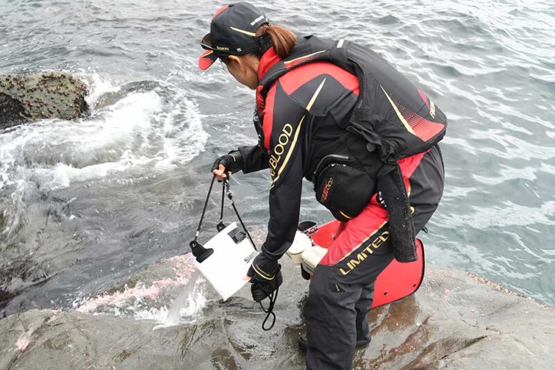 磯を流す山口美咲