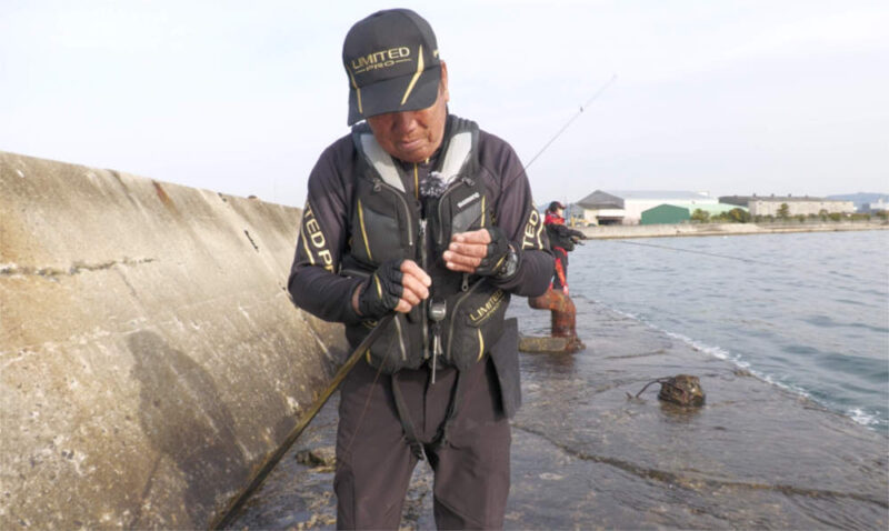鱗海を伸ばす大知