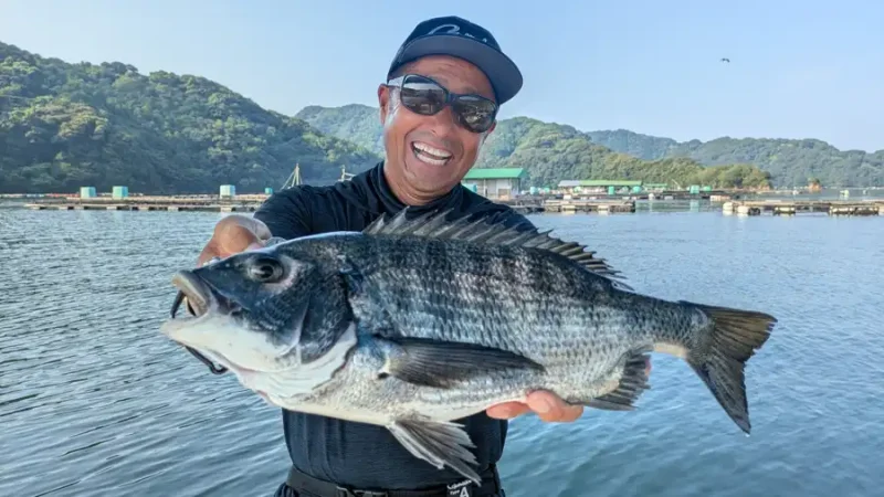 チヌを持つ南康史