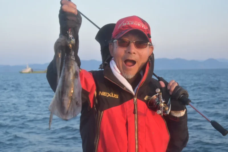 家島の一文字でアオリイカを釣る