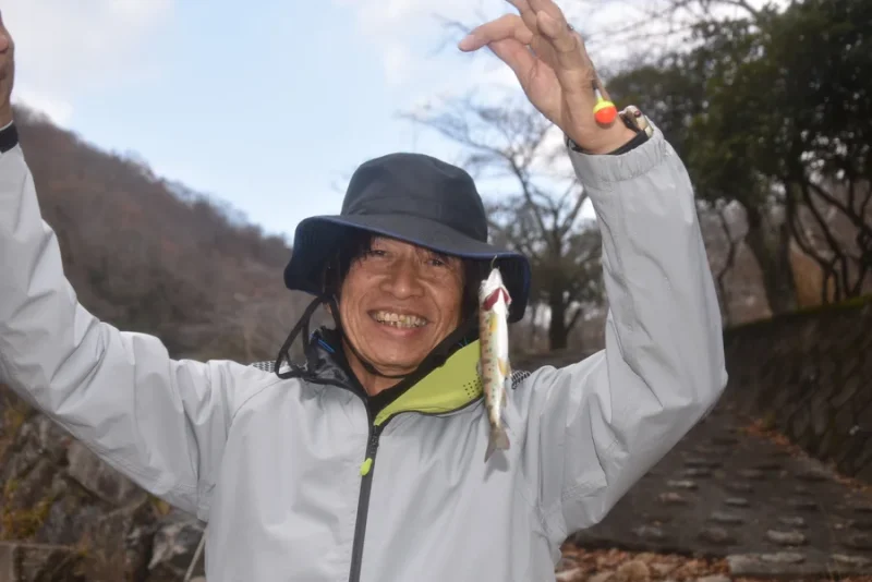 釣り教室でアマゴ釣る