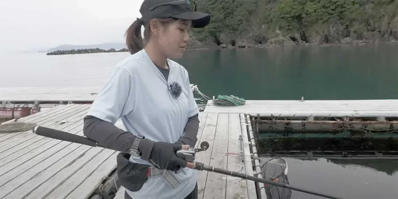 竿をかまえる山口美咲