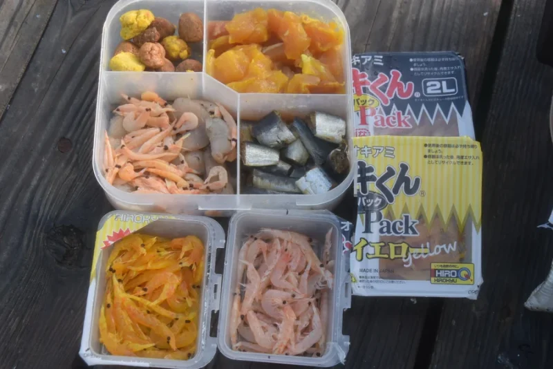 海上釣り堀のエサ