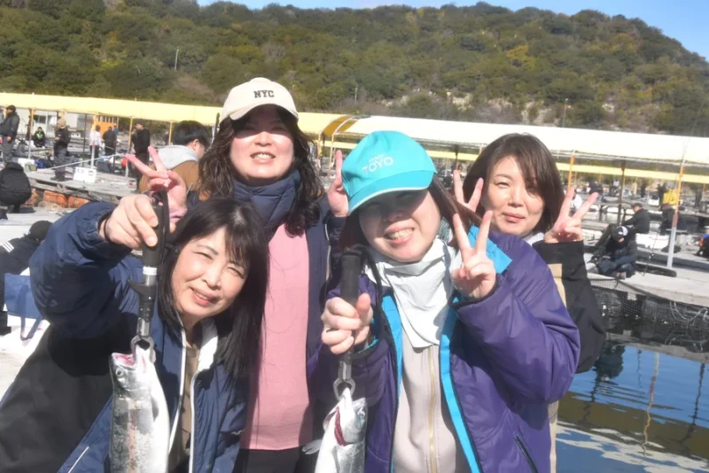 海上釣り堀 釣果 女性